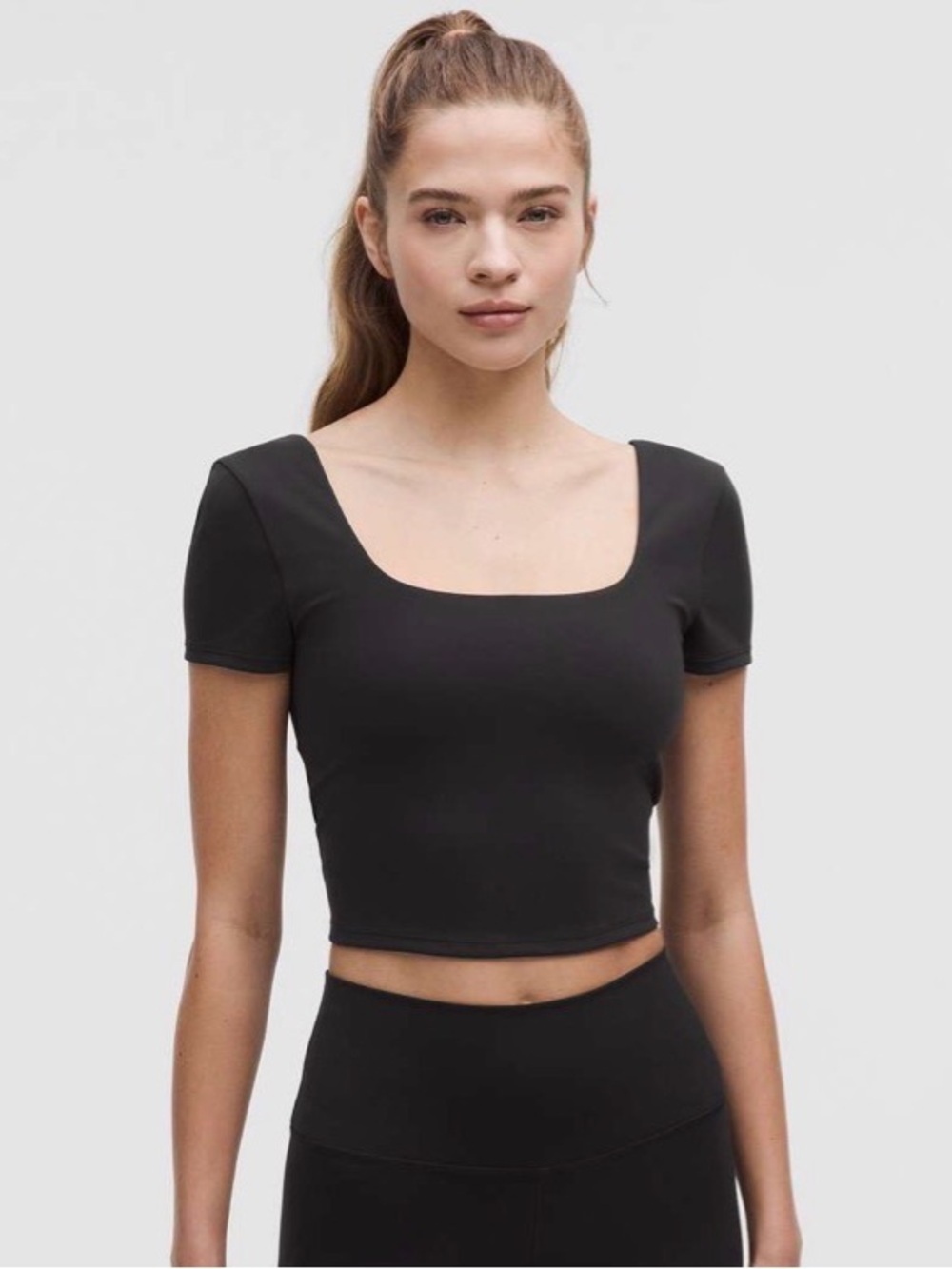 Lululemon Wunder Under SmoothCover Square-Neck T-Shirt
Black Size 6